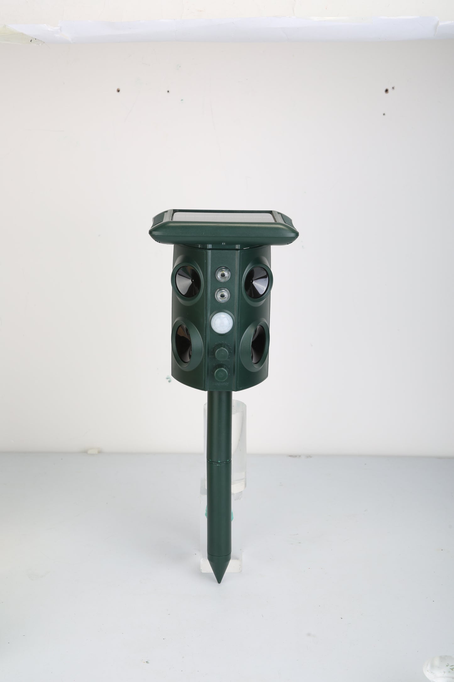 Solar Ultrasonic Animal Repeller Solar Powered Animal Repellent Chaser With PIR Motion Sensor IP54 Waterproof Sound Flashing Light For Deer Raccoon Squirrel Mice Snakes Cat Dog