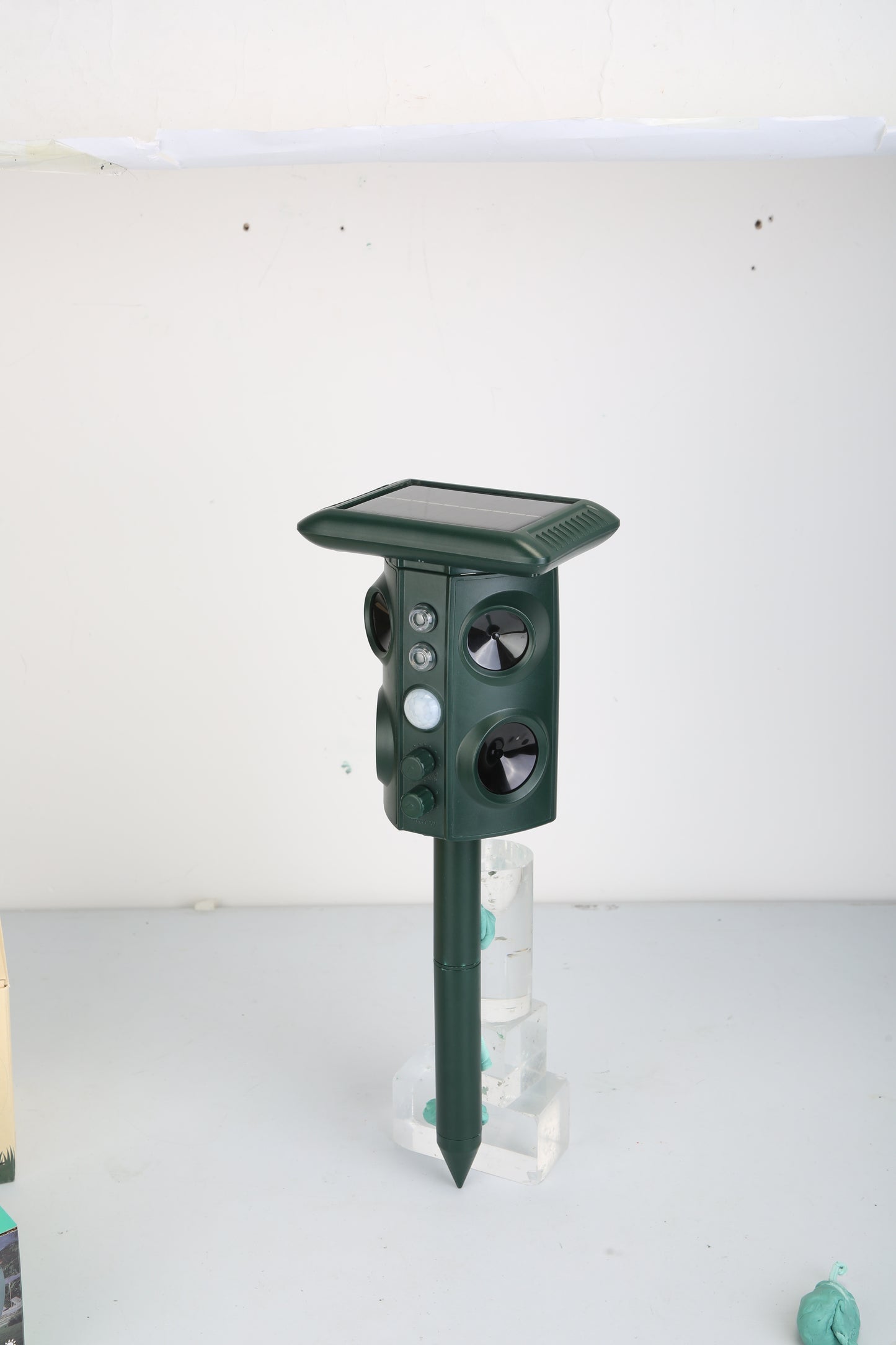 Solar Ultrasonic Animal Repeller Solar Powered Animal Repellent Chaser With PIR Motion Sensor IP54 Waterproof Sound Flashing Light For Deer Raccoon Squirrel Mice Snakes Cat Dog