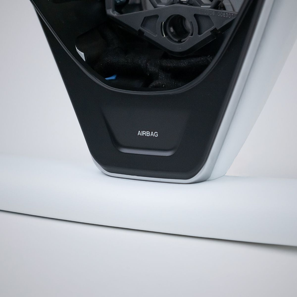 L Yoke Plaid Steering Wheel for Tesla Model 3 / Y【White Leather】