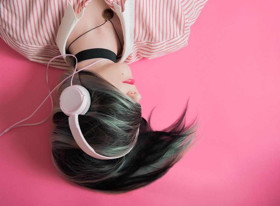 UE Product Upgrades In The US Phone Headsets Gaming Headsets Delivered In Three To Four Days