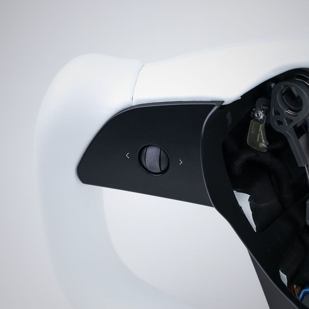 L Yoke Plaid Steering Wheel for Tesla Model 3 / Y【White Leather】