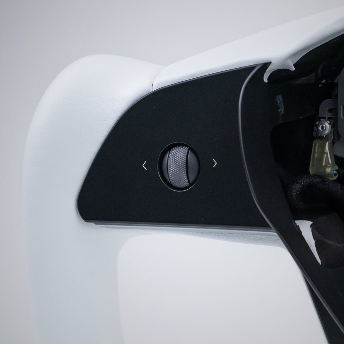 L Yoke Plaid Steering Wheel for Tesla Model 3 / Y【White Leather】