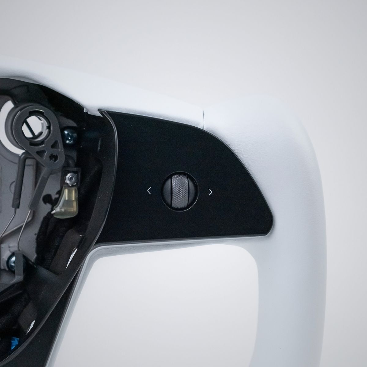 L Yoke Plaid Steering Wheel for Tesla Model 3 / Y【White Leather】