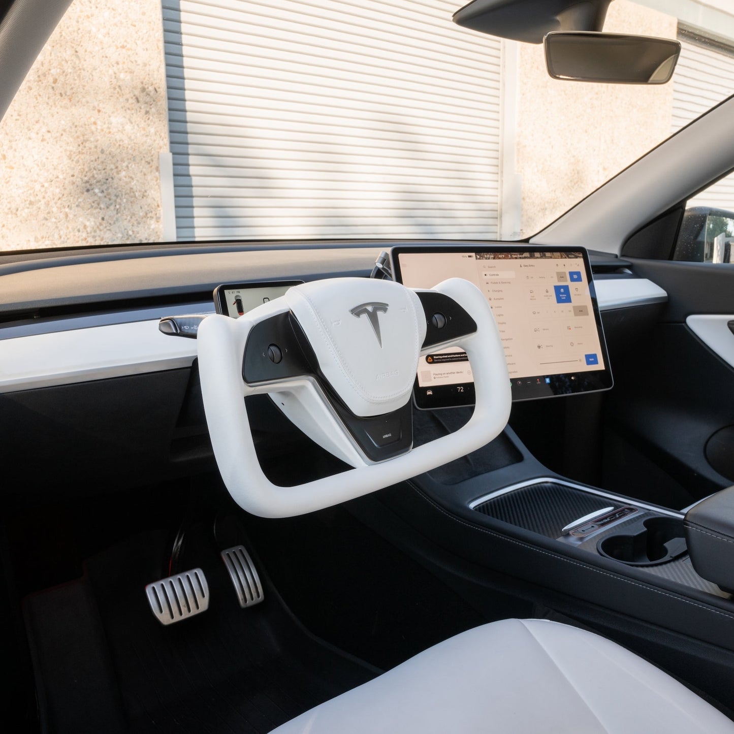 L Yoke Plaid Steering Wheel for Tesla Model 3 / Y【White Leather】